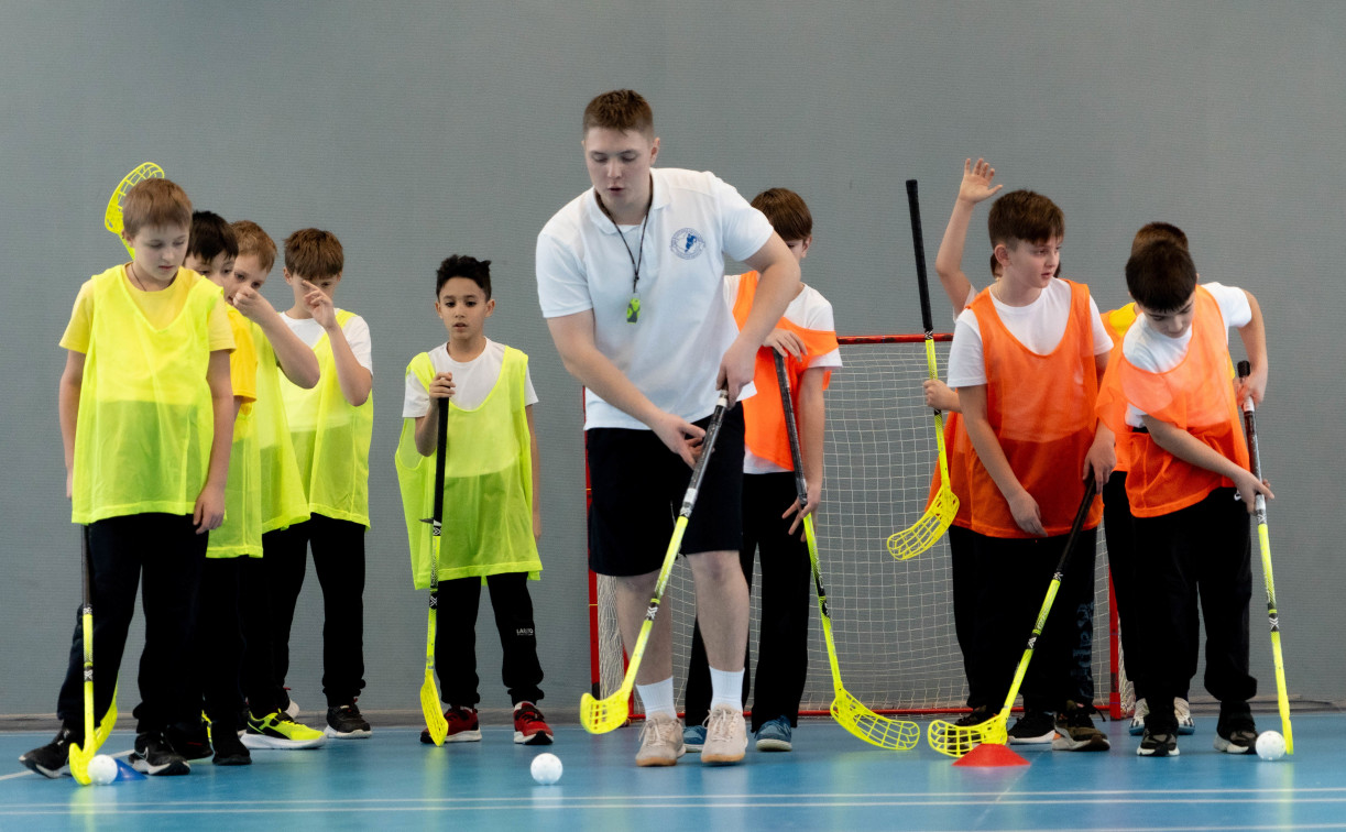 В Тульской области шесть школ получили флорбольное оборудование  