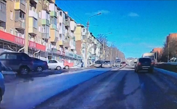В Туле на улице Металлургов водитель едва не спровоцировал ДТП