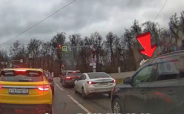 На ул. Фрунзе водитель не стал правильно поворачивать