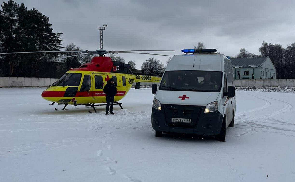 Пострадавшего в серьезном ДТП 19-летнего парня вертолетом санавиации доставили из Алексина в Тулу