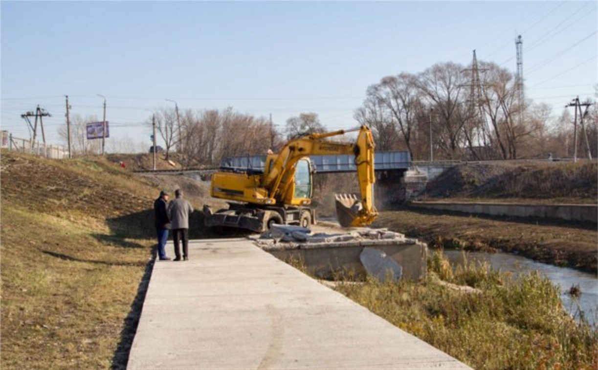 Пешеходный мост на набережной Упы доделают к 15 ноября