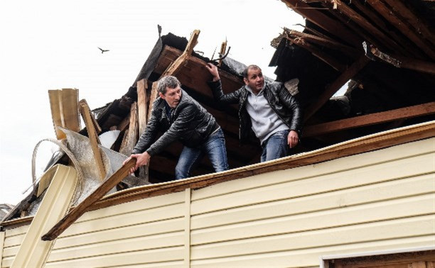 Цыгане сносят незаконные постройки в поселке Плеханово