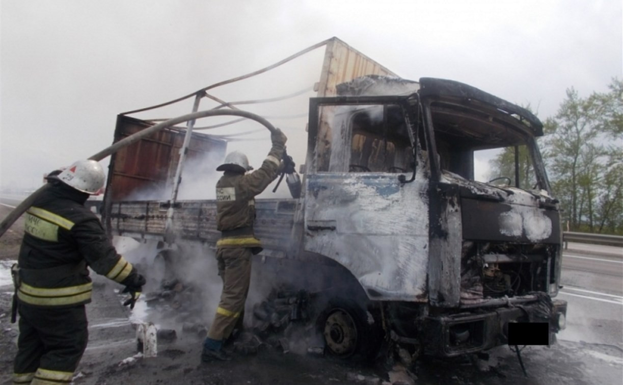 В Ефремовском районе сгорел грузовик 
