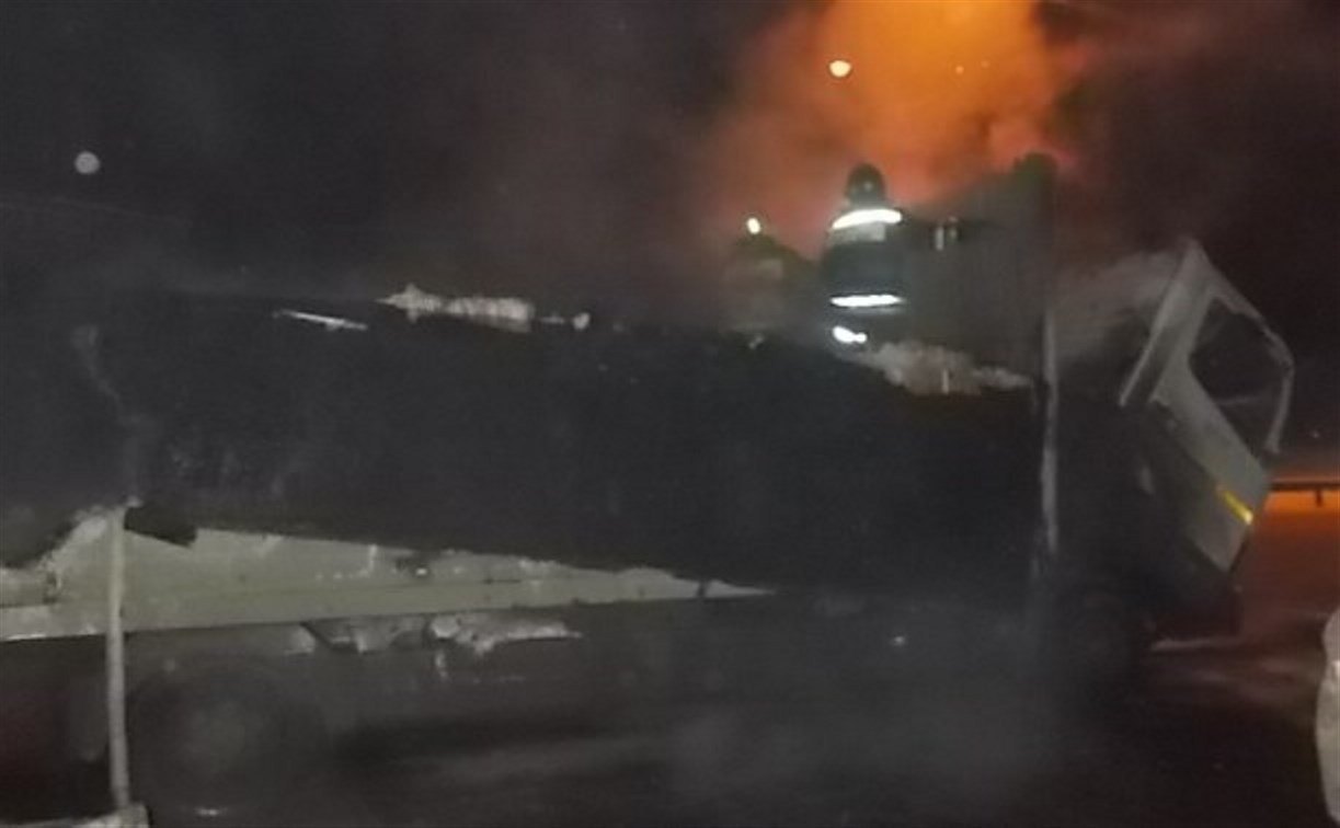 Ночью на трассе в Тульской области сгорела фура