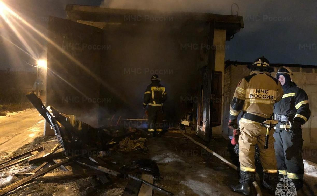 При пожаре в гараже на ул. Дачной в Туле пострадал мужчина