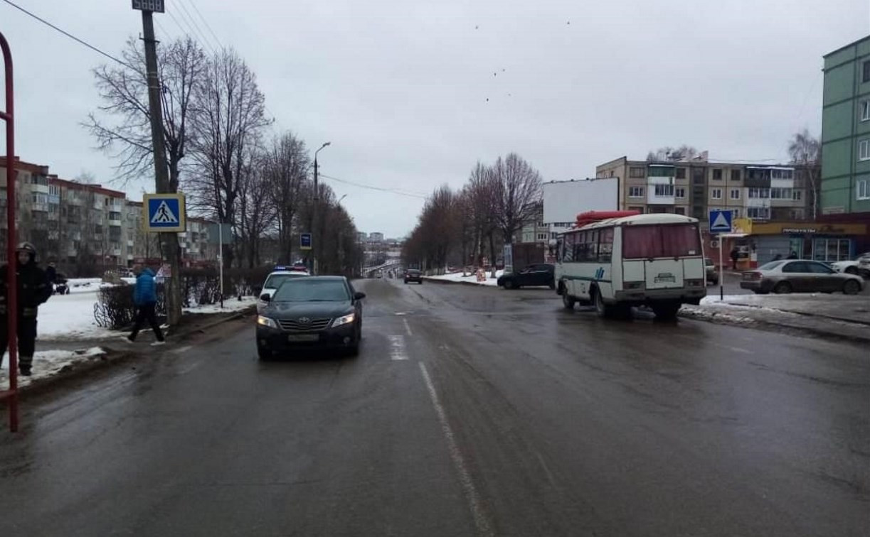 В Новомосковске на пешеходном переходе сбили девушку