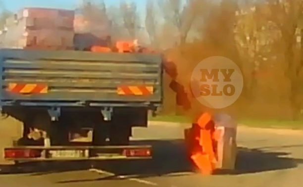 Водитель грузовика «навалил кирпичей» на Восточном обводе