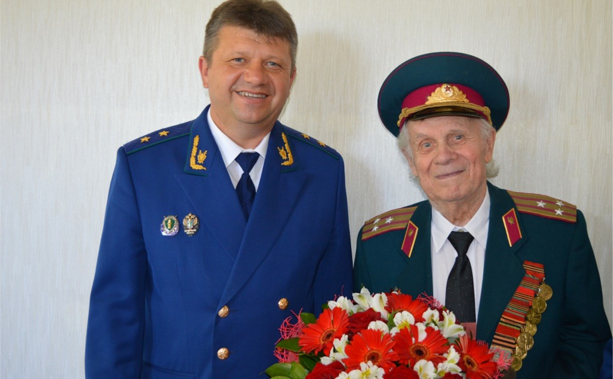 Прокурор Тульской области Александр Козлов поздравил ветеранов Великой Отечественной войны