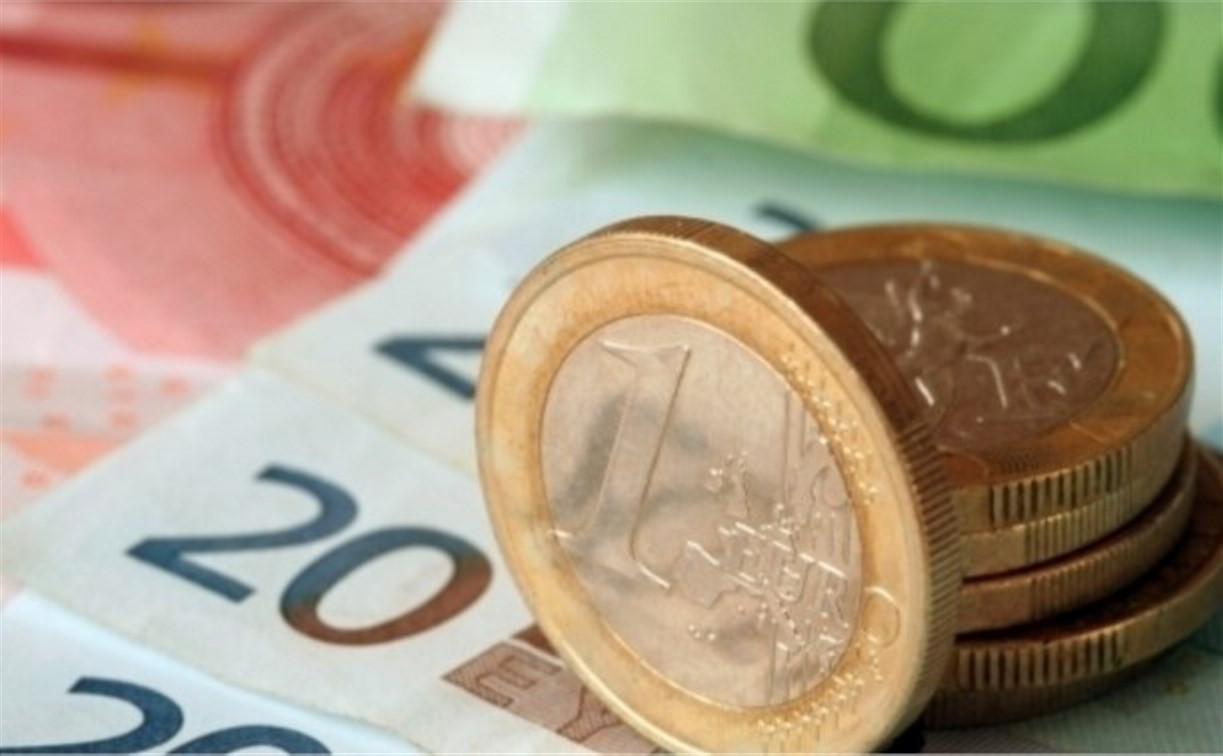 Эксперты: Курсы евро и доллара растут из-за паники россиян