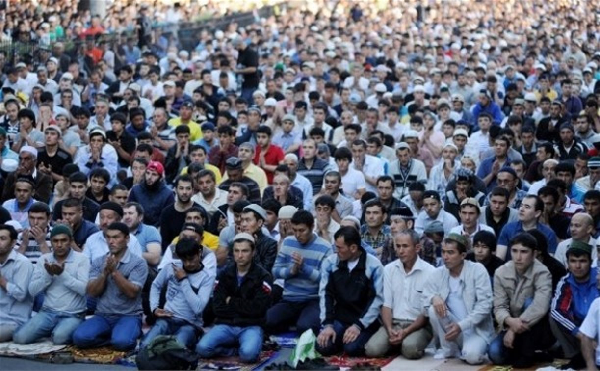 Мусульмане празднуют окончание поста Рамадан