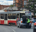 На ул. Советской столкнулись трамвай и легковушка