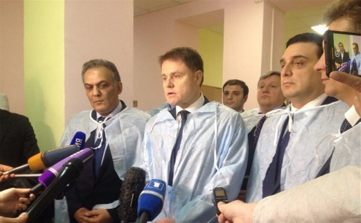 Делегация из Армении и Владимир Груздев навестили пострадавших в ДТП с автобусом «Москва-Ереван»