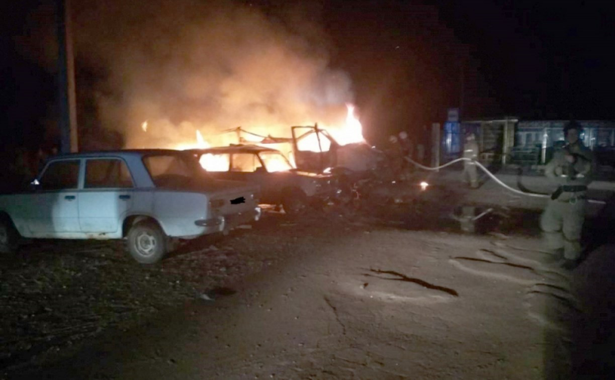 Ночью на тульском кладбище сгорели четыре автомобиля