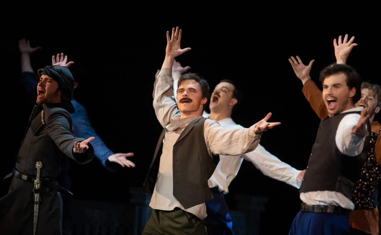 «Чудесный грузин»: в Тульском театре драмы поставили спектакль про молодого Сталина 