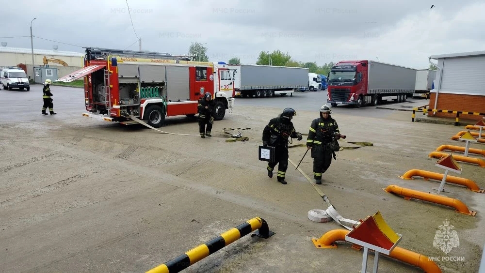 В Узловой из «условно горевшего» цеха эвакуировали больше 40 человек
