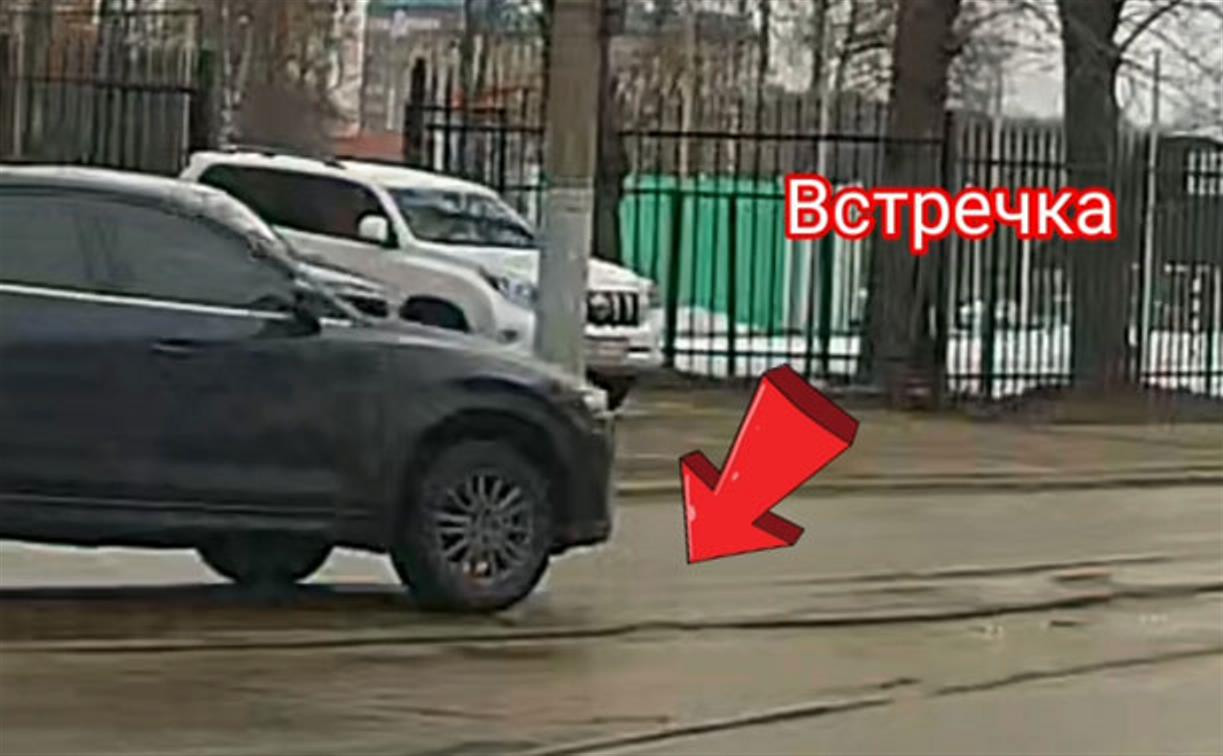 «Накажи автохама»: обогнал всех через тротуар и встречку