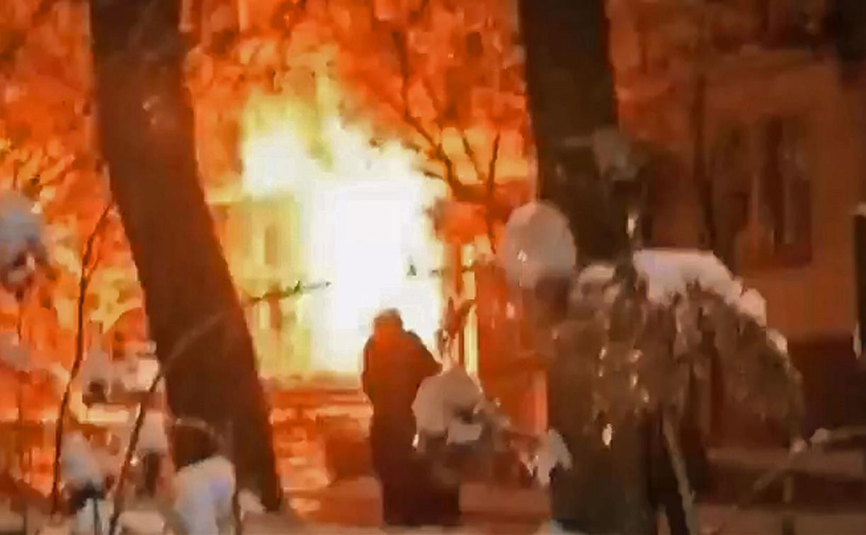 В Туле спасатели вывели из горящего дома 17 человек