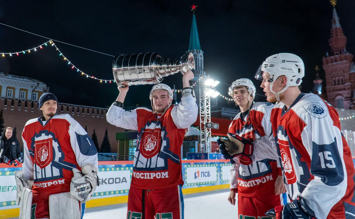 Хоккеисты новомосковского «Менделеевца» сыграли гала-матч на Красной площади