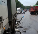 На Новомосковском шоссе под Тулой в ДТП столкнулись три грузовика и легковушка