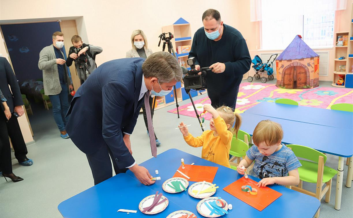 Дмитрий Миляев посетил новый детский сад на Красноармейском проспекте