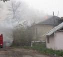 Утром в Донском загорелся заброшенный дом