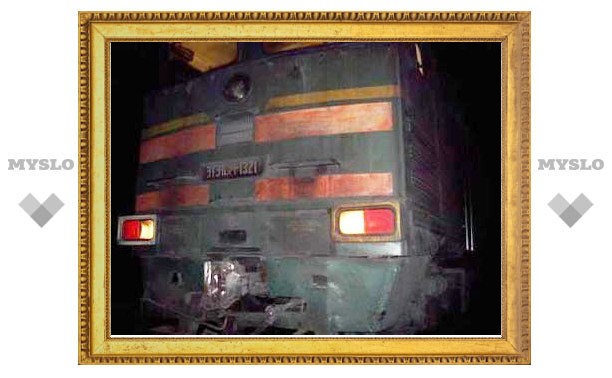 В Суворовском районе грузовой поезд протаранил автомобиль