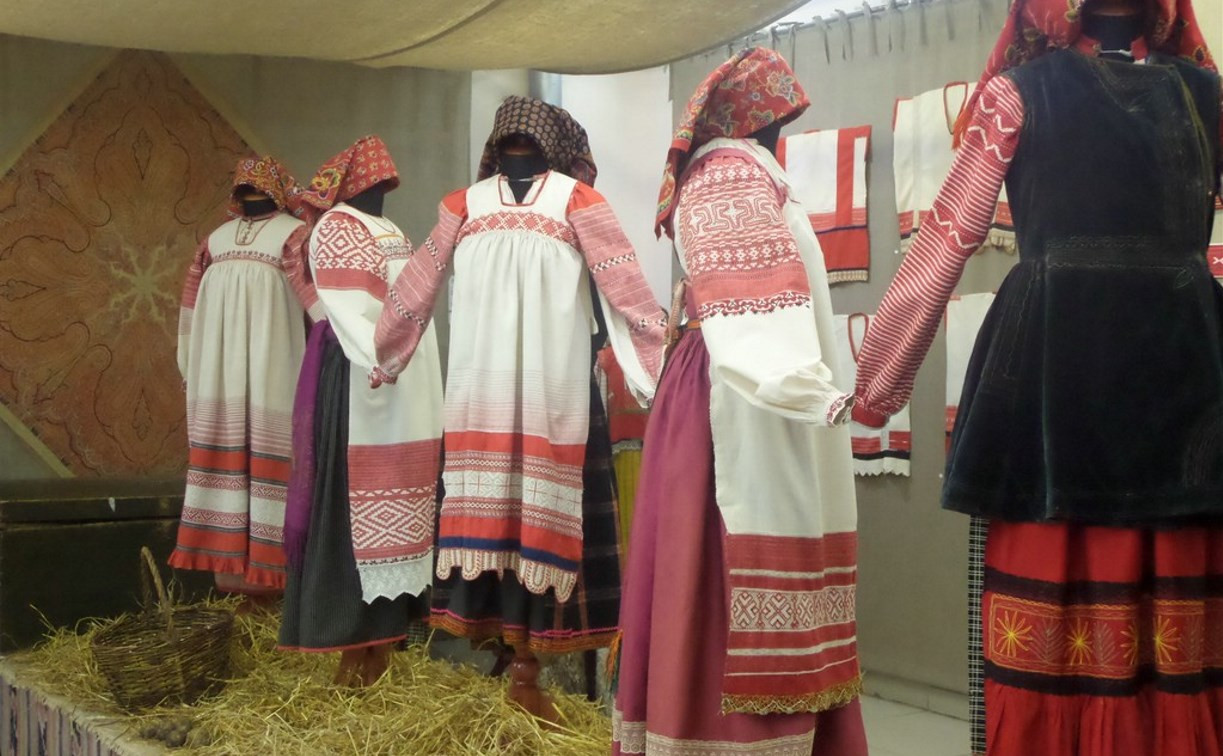 В Туле открылась выставка этнографического костюма Тульской губернии