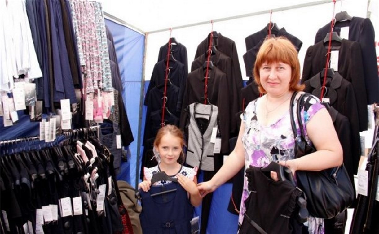 На территории «Ликёрки Лофт» заработала тульско-белорусская ярмарка школьной одежды