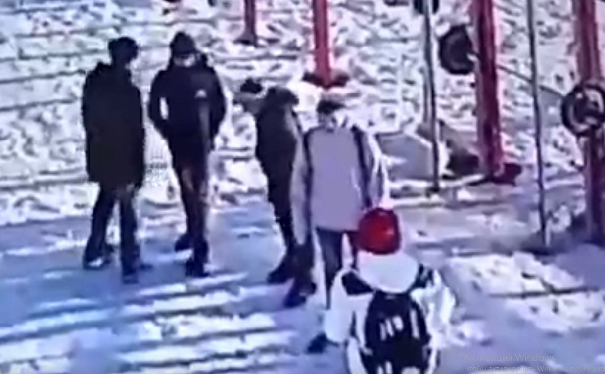На Пролетарской набережной в Туле подростки украли гирю: видео