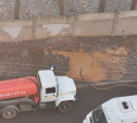На Косой Горе в Туле ассенизаторы сливают отходы под забор парка