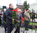 Депутаты областной Думы почтили память Николая Макаровца