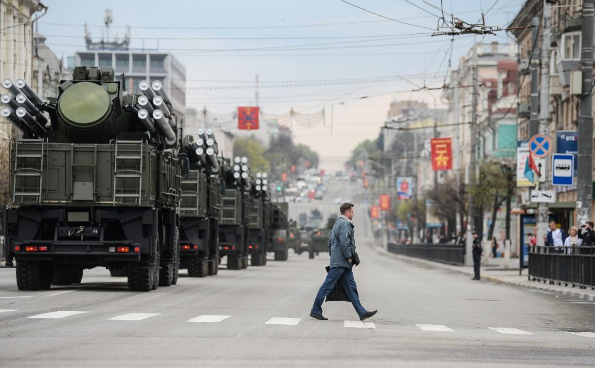 Тульские военные провели первую репетицию парада Победы на площади Ленина