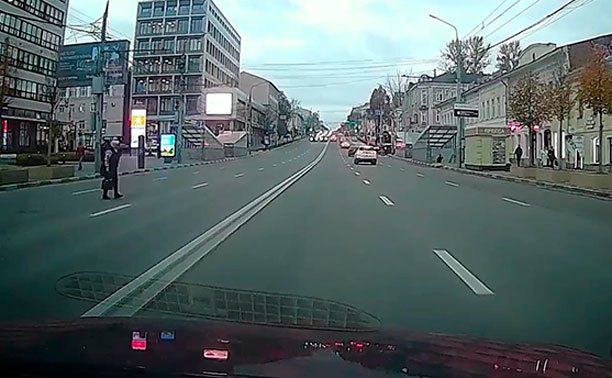 На пр. Ленина бабушка пошла через 6 полос движения