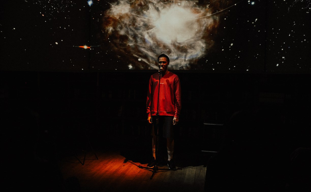 «Юре бы это понравилось»: В День космонавтики на «Октаве» покажут поэтический спектакль 