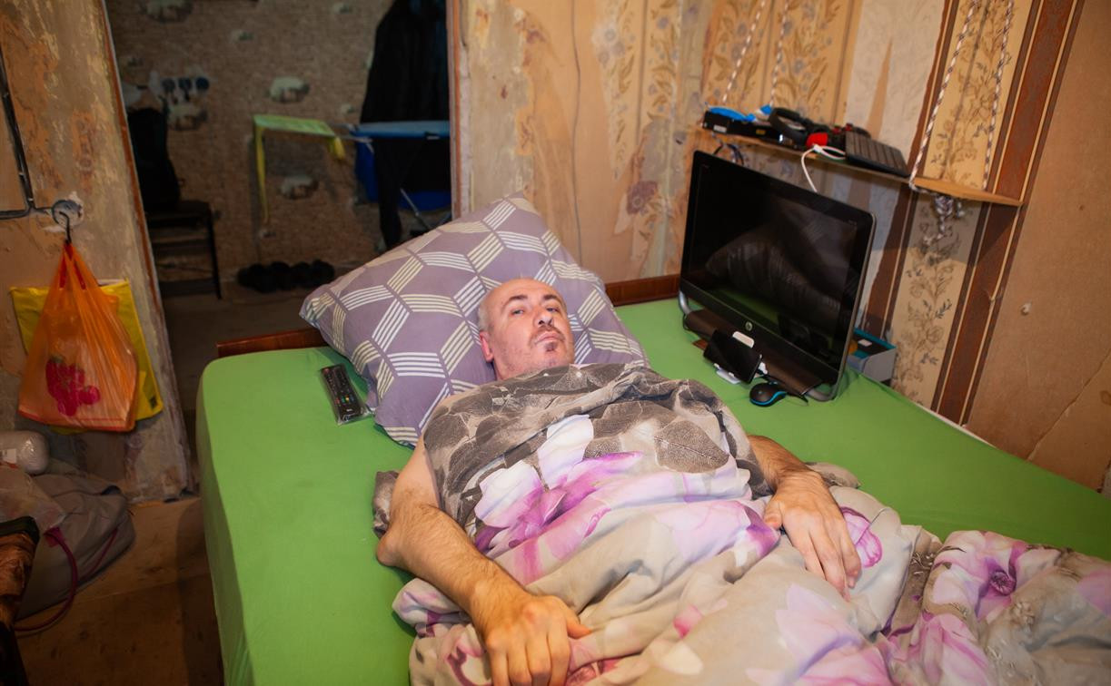 «Вынесут меня на кровати и оставят во дворе»: в Туле лежачего инвалида выселяют из квартиры по решению суда