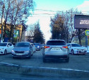 «Накажи автохама»: Toyota Camry и обгон по встречке на перекрестке