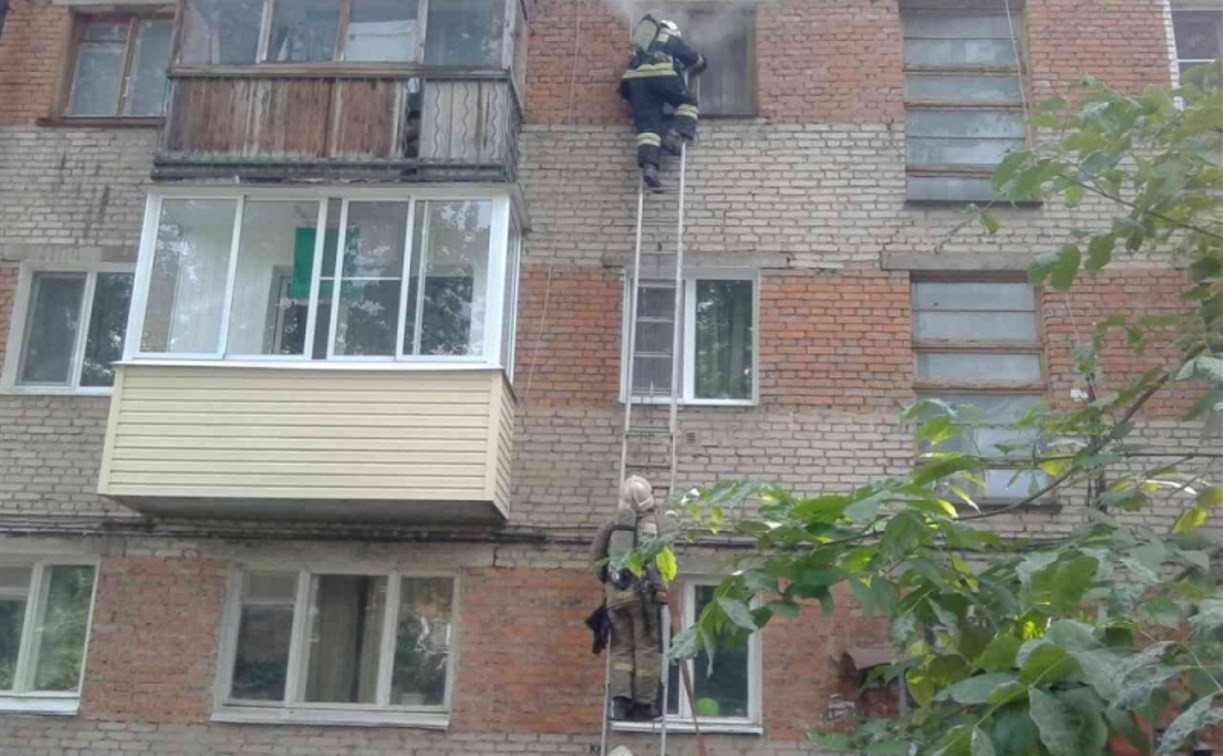 В Туле пожарные спасли 92-летнего мужчину из горящей квартиры