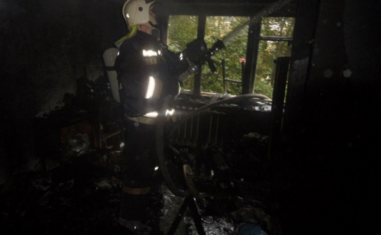 Пожарные спасли 22 человека из горящего дома на Одоевском шоссе