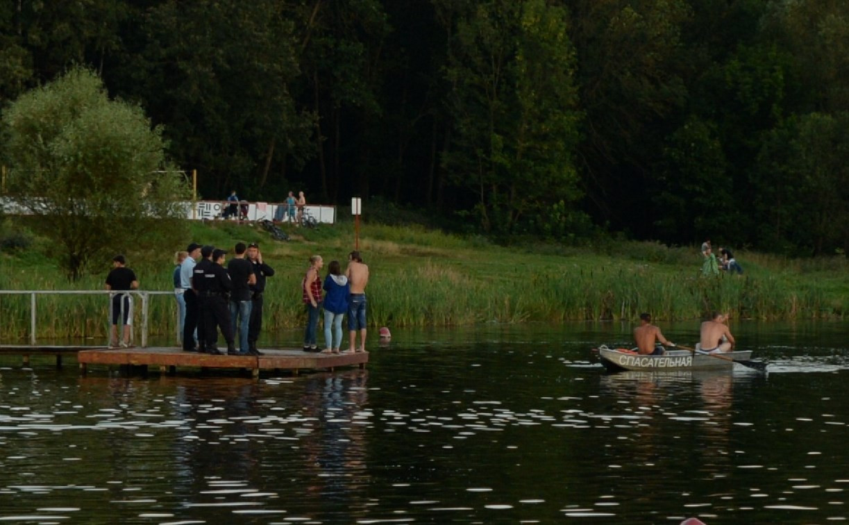 Водолазы достали из пруда Центрального парка тело утонувшего мужчины 