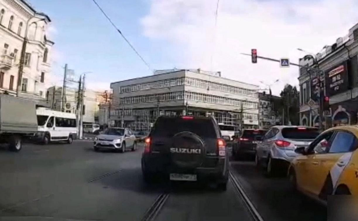 Массовое ДТП с трамваем в Туле попало на видеорегистратор