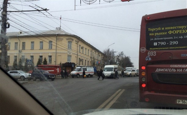 ДТП на пересечении проспекта Ленина и Пушкинской парализовало движение транспорта