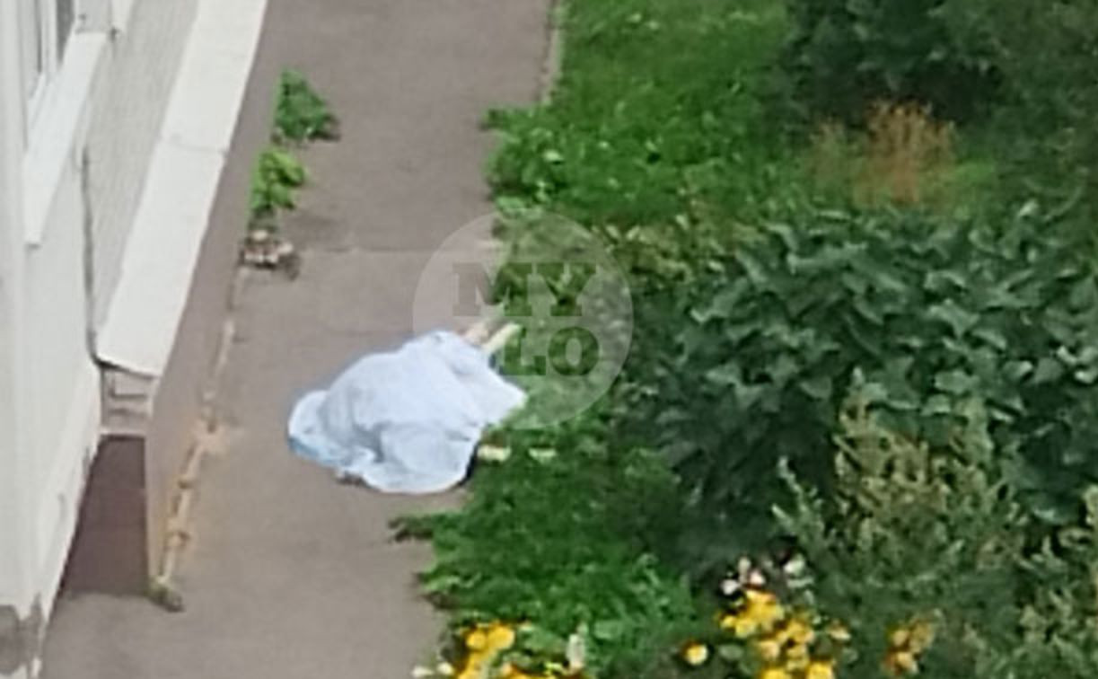 «Нехорошая квартира»: подробности трагедии с выпавшей из окна девушкой на ул. Пузакова