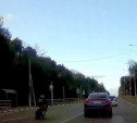 Под Тулой водитель мопеда лихо и опасно промчал по встречке