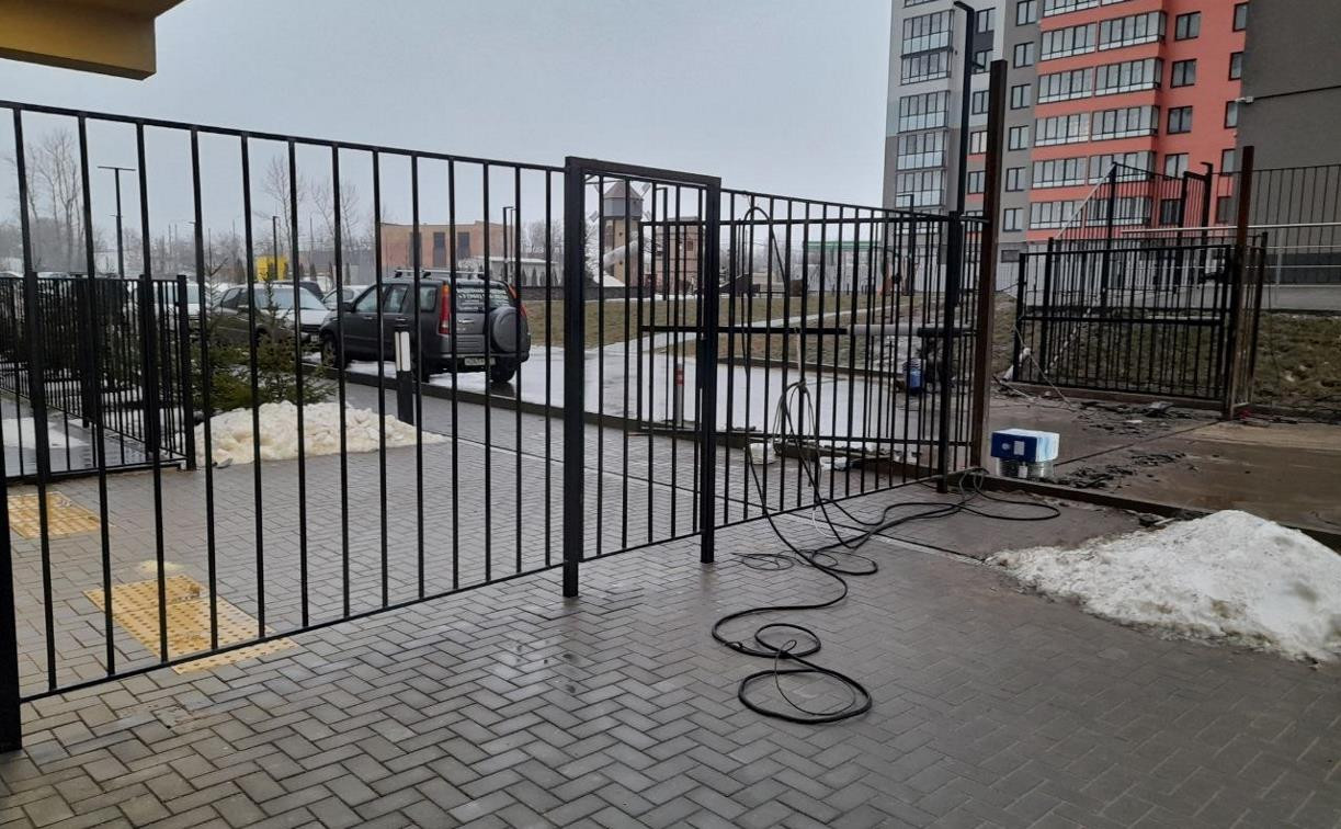 Жители новостройки на улице Карпова: «Нам ограничили доступ в собственный дом»