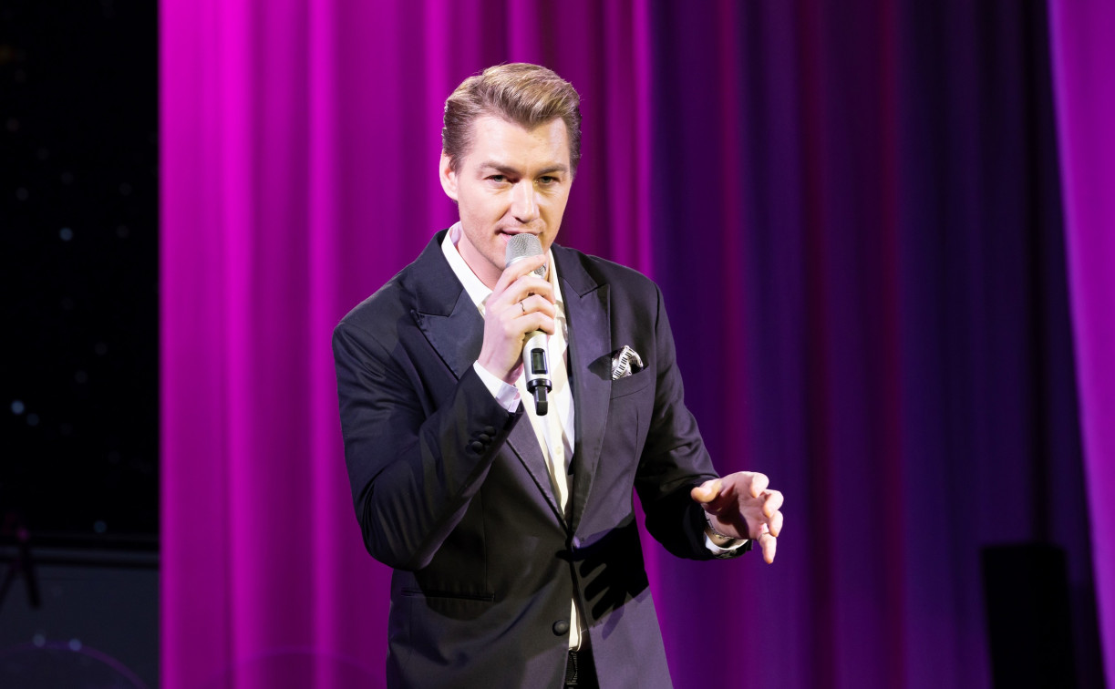 Алексей Воробьёв раскроет звёздные тайны слуха в новом шоу «Игра вслепую»