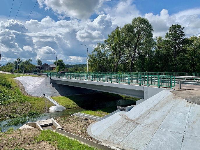В Ленинском завершили реконструкцию моста через реку Волоть