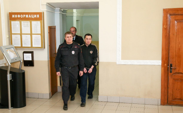 Судья устроила Шералиеву «очную ставку» с полицейскими, которые якобы били его