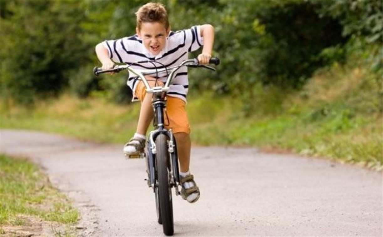 Российских школьников предлагают учить безопасной езде на велосипеде 