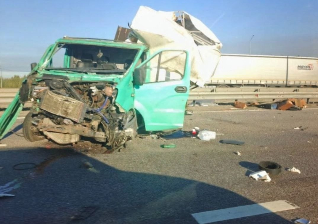 В Киреевском районе грузовик влетел в фуру на трассе М-4 «Дон»