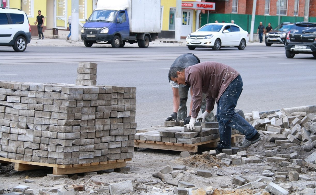 На улице Советской в Туле меняют тротуарную плитку: фоторепортаж